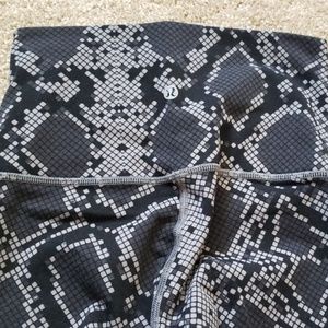 lululemon wunder under snakeskin print leggings